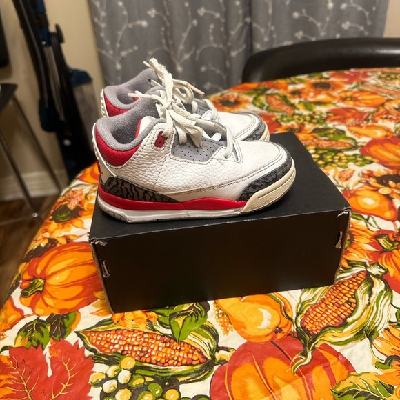 Toddler Air Jordans (8c) - Picture 3 of 4